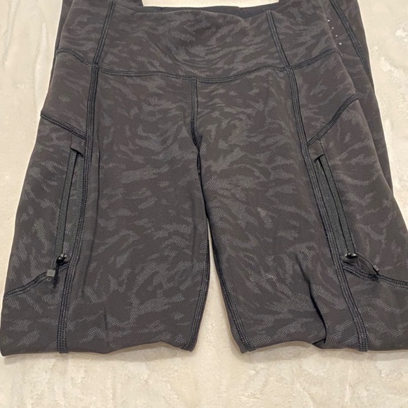 Athleta Rainier High Rise Tight, grey/black camo 16545 - Picture 9 of 16